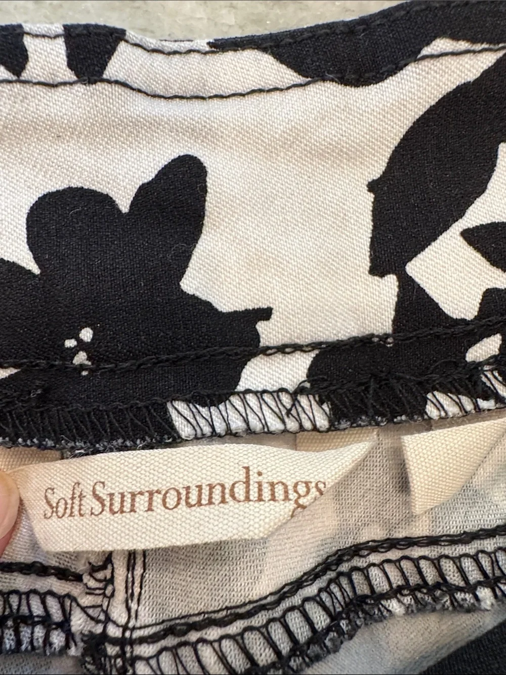 Soft Surroundings Shorts Black‎ White Floral Cuffed Hem Women’s Medium Pockets